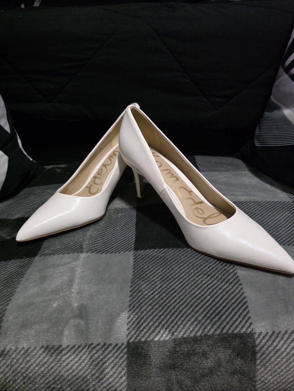 White Pointed-Toe Women’s Pumps